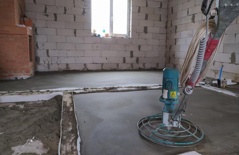 полусухая стяжка растворонасосом